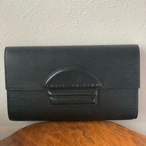 AUTHENTIC LOUIS VUITTON Large black clutch